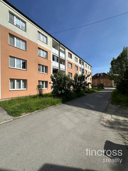 PREDANÝ - 4 izbový byt na predaj v exkluzívnej lokalite Trenčína - Hodžova ulica