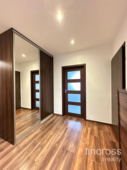 PREDANÝ - EXKLUZÍVNE - Slnečný a štýlový 3-izbový byt po kompletnej rekonštrukcii v Považskej Bystrici!