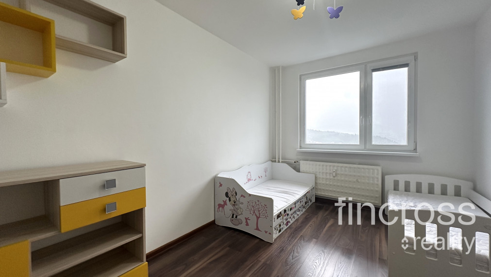 PREDANÝ - EXKLUZÍVNE - Slnečný a štýlový 3-izbový byt po kompletnej rekonštrukcii v Považskej Bystrici!