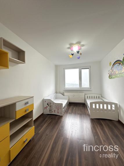 PREDANÝ - EXKLUZÍVNE - Slnečný a štýlový 3-izbový byt po kompletnej rekonštrukcii v Považskej Bystrici!