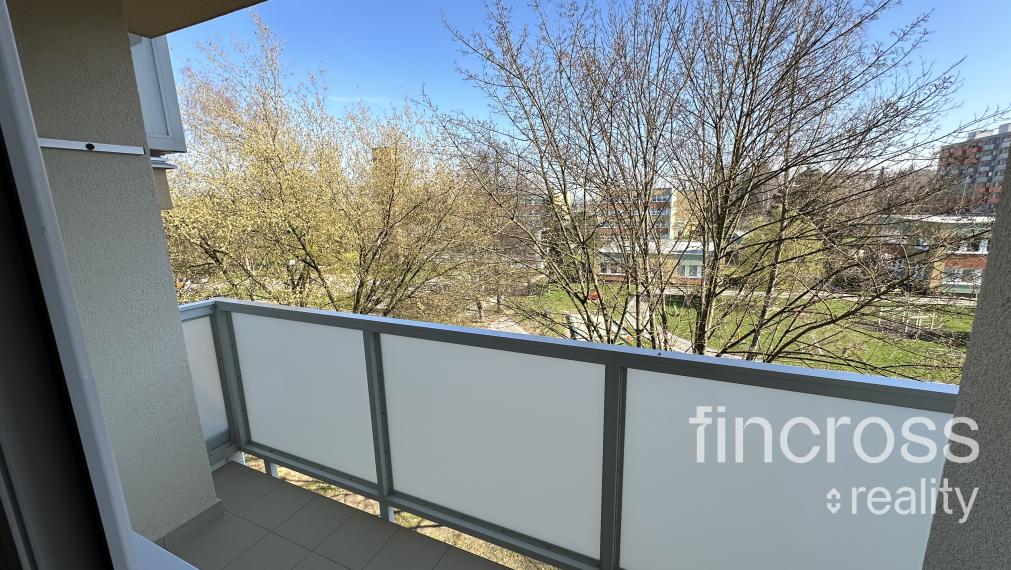 PREDANÝ ! Veľkometrážny 3 izbový byt - 80m2, DCA - Centrum I., VYMENENÁ KOMPLETNÁ ELEKTROINŠTALÁCIA + NOVÉ STIERKY!!