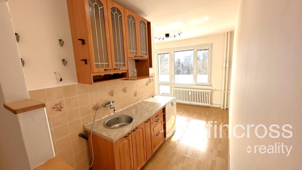 PREDANÝ ! Veľkometrážny 3 izbový byt - 80m2, DCA - Centrum I., VYMENENÁ KOMPLETNÁ ELEKTROINŠTALÁCIA + NOVÉ STIERKY!!