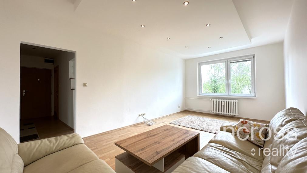 PREDANÝ ! Veľkometrážny 3 izbový byt - 80m2, DCA - Centrum I., VYMENENÁ KOMPLETNÁ ELEKTROINŠTALÁCIA + NOVÉ STIERKY!!