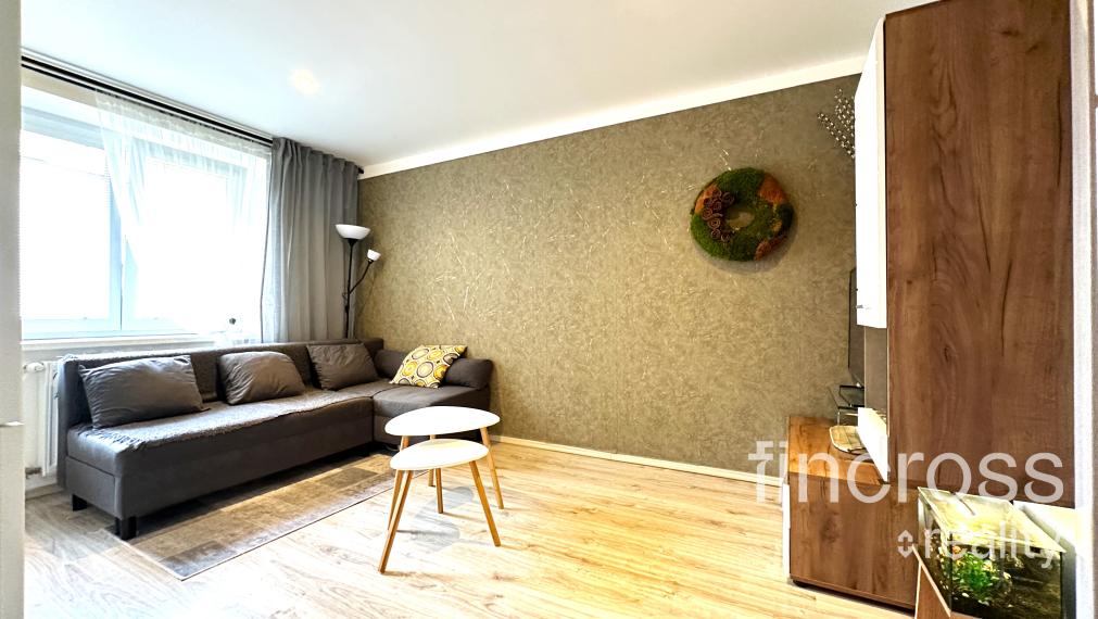 PREDANÝ -  Trenčín - Sihoť -  Kpt. Nálepku. Využívaný ako 3. izb. byt !!! Obývačka s kuchyňou + dve nepriechodné samostatné izby!