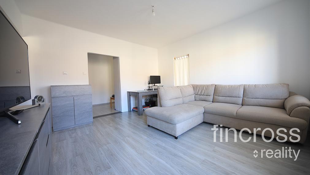 REZERVOVANÝ - Výnimočný 3-izbový byt po rekonštrukcii v top lokalite Trenčína – Ulica 28. októbra