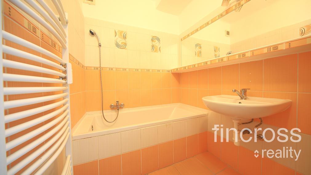 REZERVOVANÝ - Výnimočný 3-izbový byt po rekonštrukcii v top lokalite Trenčína – Ulica 28. októbra