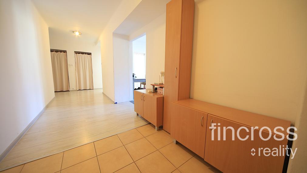 REZERVOVANÝ - Výnimočný 3-izbový byt po rekonštrukcii v top lokalite Trenčína – Ulica 28. októbra