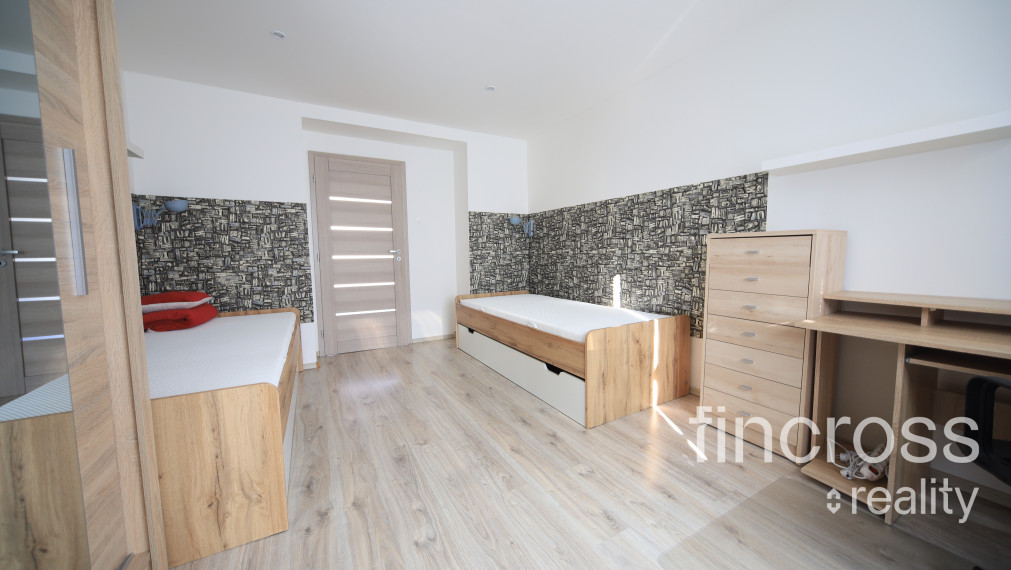 PRENAJATÉ - Prenájom kompletne prerobeného 2-izbového na 3-izbový v prestížnej lokalite Trenčína – Sihoť, ulica Kpt. Nálepku pri ARÉNE MARIÁNA GÁBORÍKA