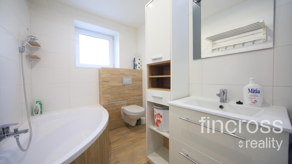 PRENAJATÉ - Prenájom kompletne prerobeného 2-izbového na 3-izbový v prestížnej lokalite Trenčína – Sihoť, ulica Kpt. Nálepku pri ARÉNE MARIÁNA GÁBORÍKA