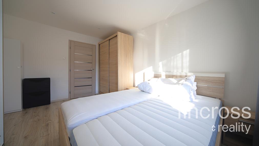 PRENAJATÉ - Prenájom kompletne prerobeného 2-izbového na 3-izbový v prestížnej lokalite Trenčína – Sihoť, ulica Kpt. Nálepku pri ARÉNE MARIÁNA GÁBORÍKA