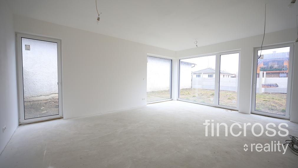 Novostavba rodinného domu v Streženiciach pri Púchove. S nákladmi na bývanie 80€ mesačne.