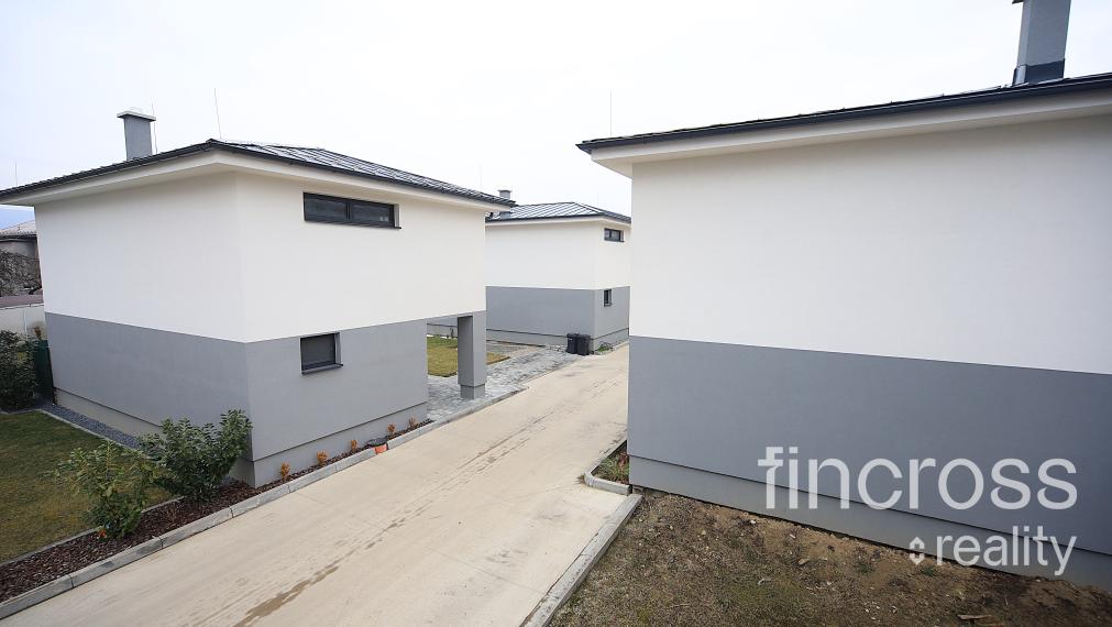 Novostavba rodinného domu v Streženiciach pri Púchove. S nákladmi na bývanie 80€ mesačne.