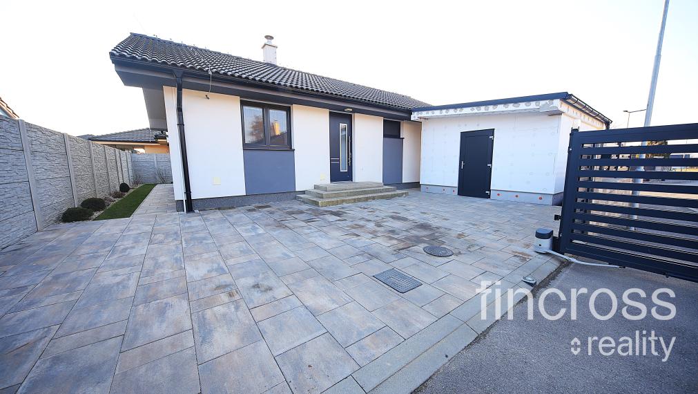 REZERVOVANÝ ! VYSNÍVANÝ DOMOV PRE VAŠU RODINU – MODERNÁ NOVOSTAVBA V KLOBUŠICIACH!