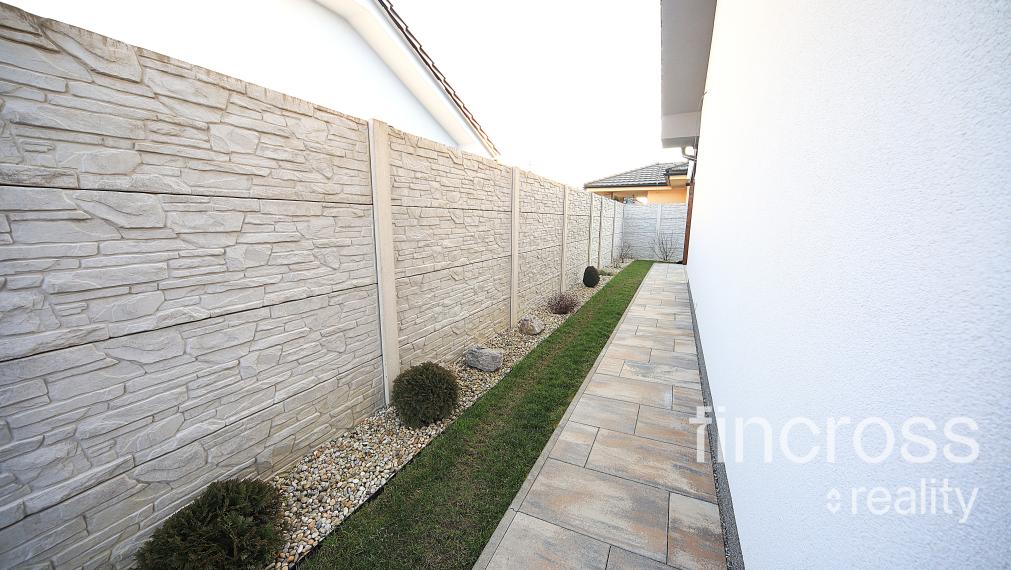 REZERVOVANÝ ! VYSNÍVANÝ DOMOV PRE VAŠU RODINU – MODERNÁ NOVOSTAVBA V KLOBUŠICIACH!