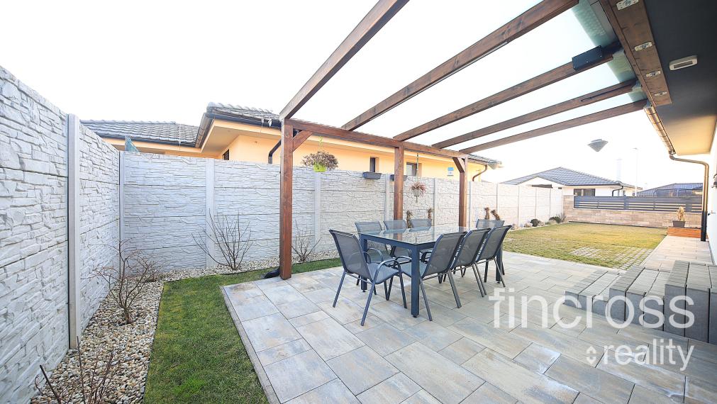 REZERVOVANÝ ! VYSNÍVANÝ DOMOV PRE VAŠU RODINU – MODERNÁ NOVOSTAVBA V KLOBUŠICIACH!