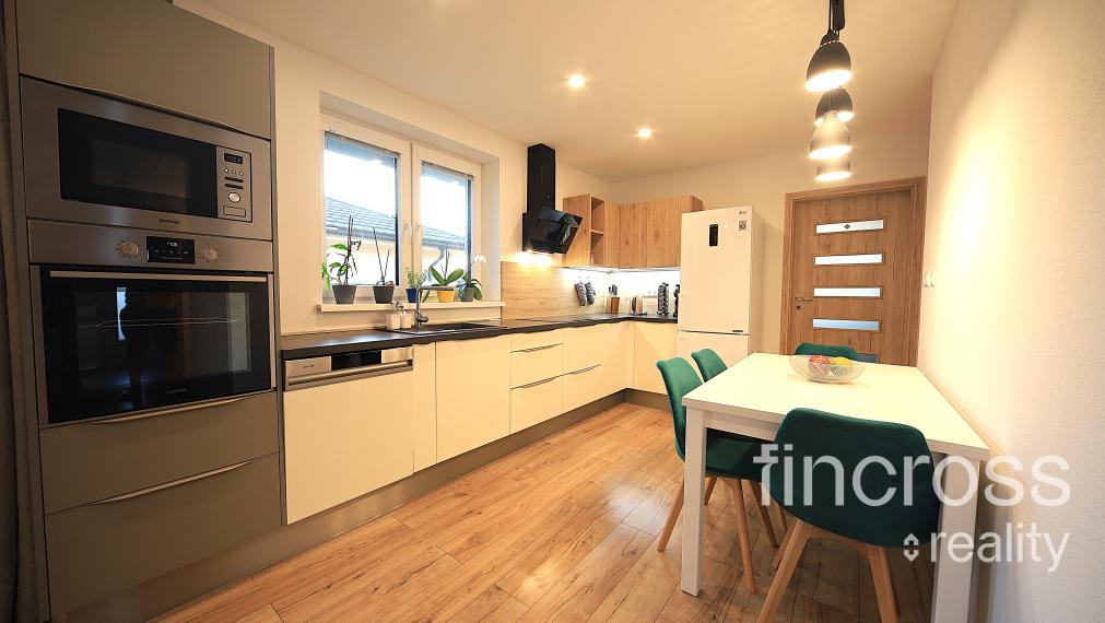 REZERVOVANÝ ! VYSNÍVANÝ DOMOV PRE VAŠU RODINU – MODERNÁ NOVOSTAVBA V KLOBUŠICIACH!