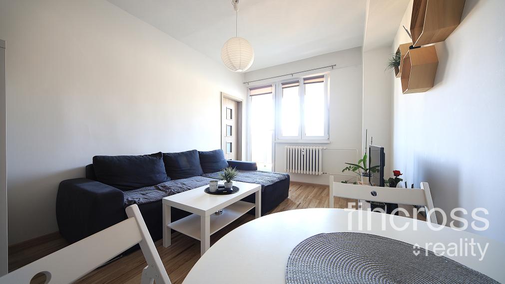 REZERVOVANÝ ! 2-izbový byt po rekonštrukcii s loggiou, kompletne vybavený – ideálny na bývanie aj investíciu!