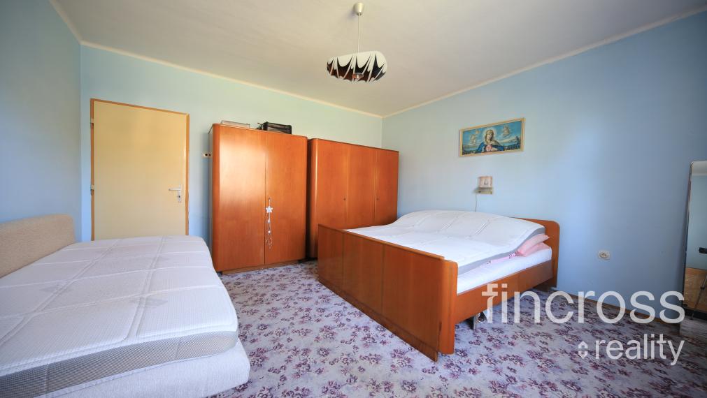 Rodinný dom s veľkým pozemkom v tichej obci Mikušovce, okres Ilava