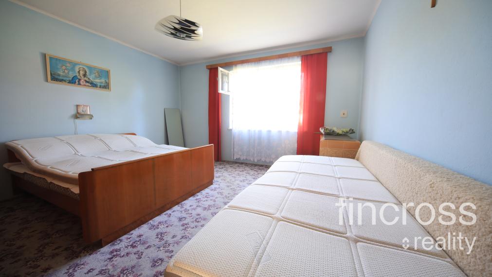 Rodinný dom s veľkým pozemkom v tichej obci Mikušovce, okres Ilava