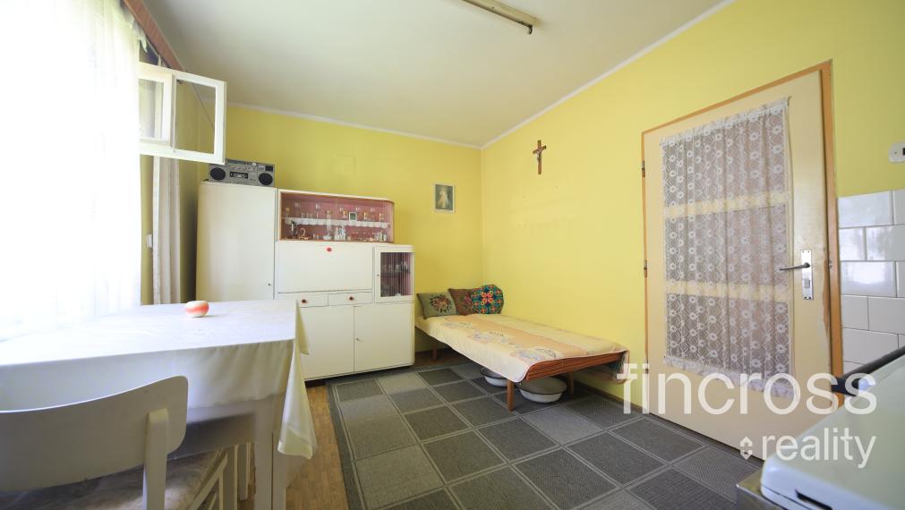 Rodinný dom s veľkým pozemkom v tichej obci Mikušovce, okres Ilava