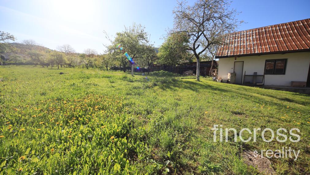 Rodinný dom s veľkým pozemkom v tichej obci Mikušovce, okres Ilava