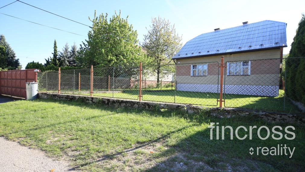 Rodinný dom s veľkým pozemkom v tichej obci Mikušovce, okres Ilava