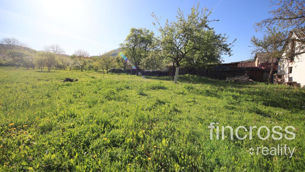 Rodinný dom s veľkým pozemkom v tichej obci Mikušovce, okres Ilava