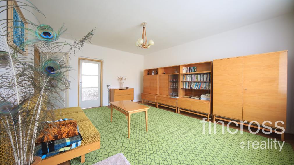 Priestranný rodinný dom s veľkým pozemkom v lukratívnej časti Dubnice nad Váhom – Palárikova ulica