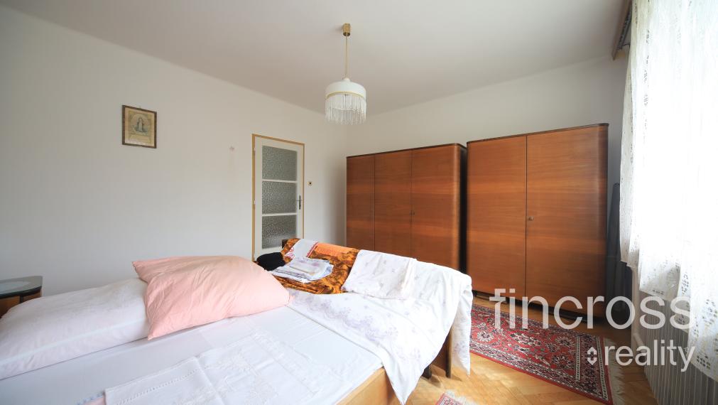 Priestranný rodinný dom s veľkým pozemkom v lukratívnej časti Dubnice nad Váhom – Palárikova ulica