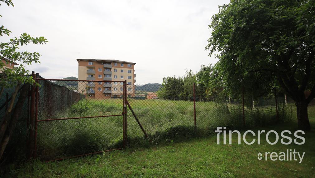 Priestranný rodinný dom s veľkým pozemkom v lukratívnej časti Dubnice nad Váhom – Palárikova ulica