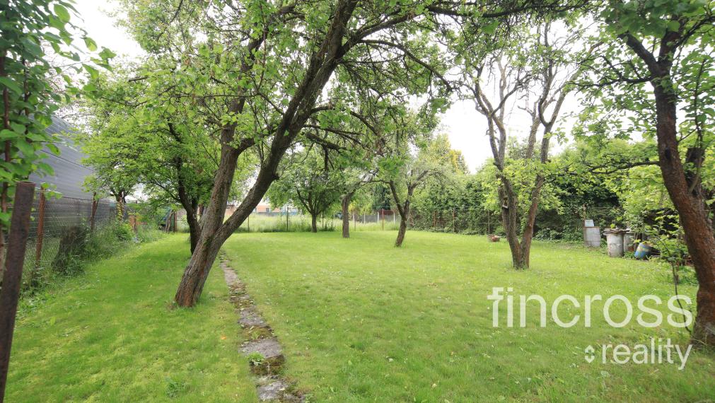 Priestranný rodinný dom s veľkým pozemkom v lukratívnej časti Dubnice nad Váhom – Palárikova ulica