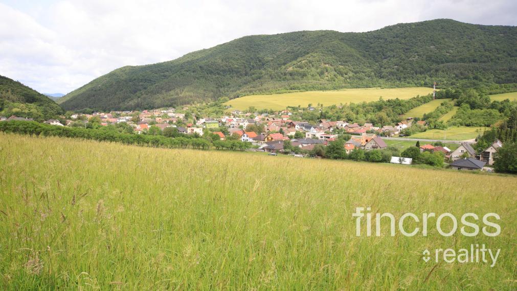 Na predaj veľký slnečný pozemok v tichom prostredí – 5821 m², ideálny na rekreáciu alebo investíciu do budúcnosti