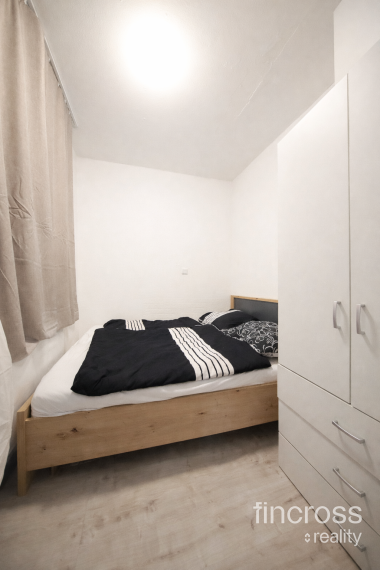 Exkluzívne na predaj: moderne riešený 2-izbový byt (pôvodne 1-izbový) s presklenou loggiou – Dubnica nad Váhom, Centrum II