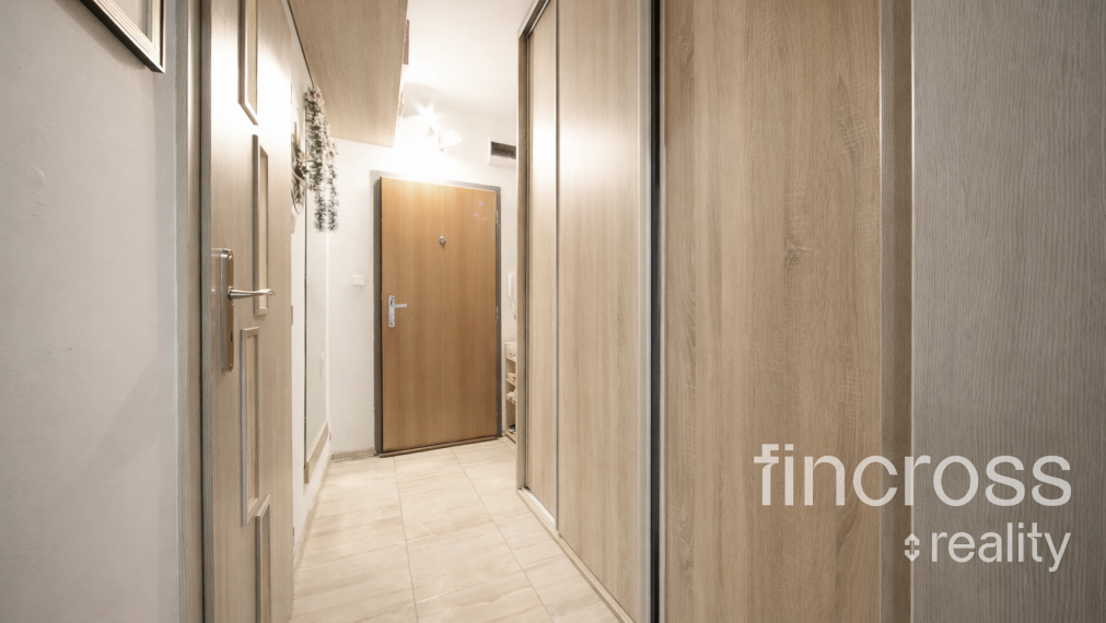 Exkluzívne na predaj: moderne riešený 2-izbový byt (pôvodne 1-izbový) s presklenou loggiou – Dubnica nad Váhom, Centrum II