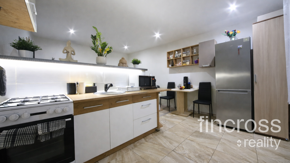 Exkluzívne na predaj: moderne riešený 2-izbový byt (pôvodne 1-izbový) s presklenou loggiou – Dubnica nad Váhom, Centrum II