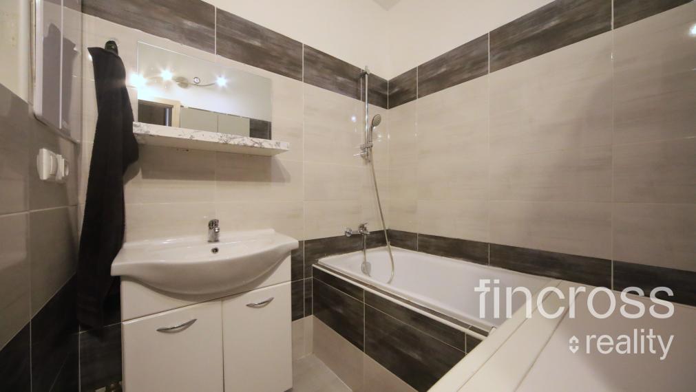 Exkluzívne na predaj: moderne riešený 2-izbový byt (pôvodne 1-izbový) s presklenou loggiou – Dubnica nad Váhom, Centrum II