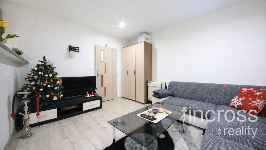 Exkluzívne na predaj: moderne riešený 2-izbový byt (pôvodne 1-izbový) s presklenou loggiou – Dubnica nad Váhom, Centrum II