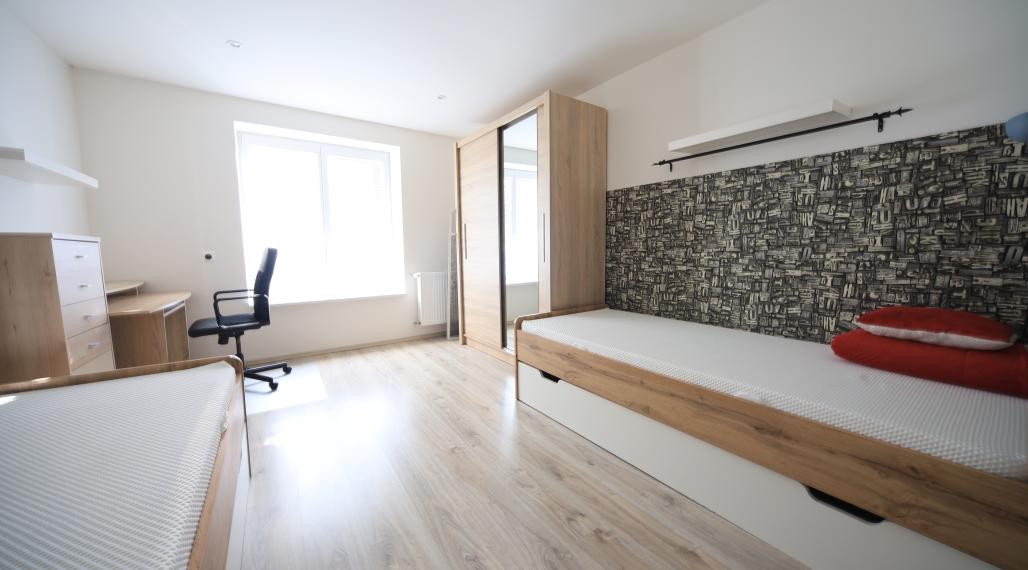 PRENAJATÉ - Prenájom kompletne prerobeného 2-izbového na 3-izbový v prestížnej lokalite Trenčína – Sihoť, ulica Kpt. Nálepku pri ARÉNE MARIÁNA GÁBORÍKA