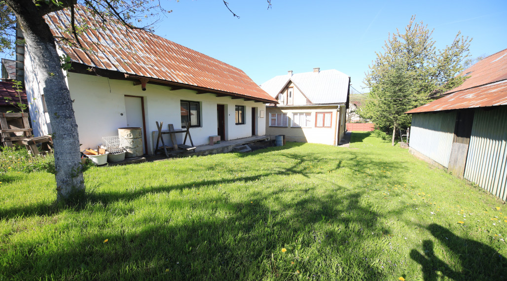 Rodinný dom s veľkým pozemkom v tichej obci Mikušovce, okres Ilava