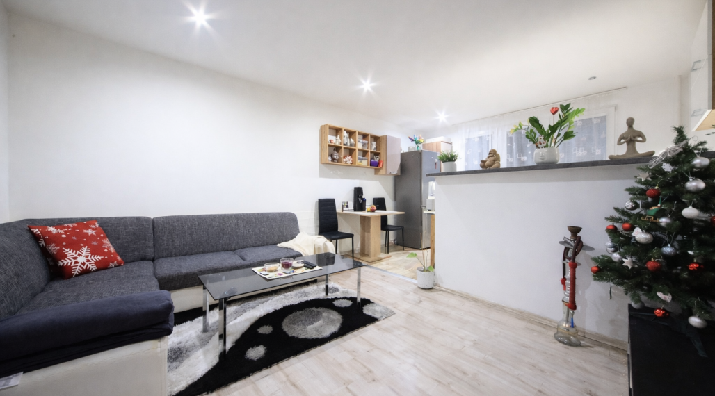 Exkluzívne na predaj: moderne riešený 2-izbový byt (pôvodne 1-izbový) s presklenou loggiou – Dubnica nad Váhom, Centrum II