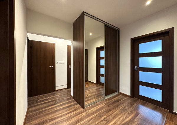 PREDANÝ - EXKLUZÍVNE - Slnečný a štýlový 3-izbový byt po kompletnej rekonštrukcii v Považskej Bystrici!